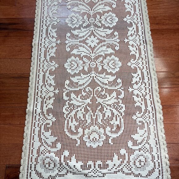 Vintage Handcrafted Crochet Lace Table Runner Floral Pattern 38" x 17" - Picture 9 of 14